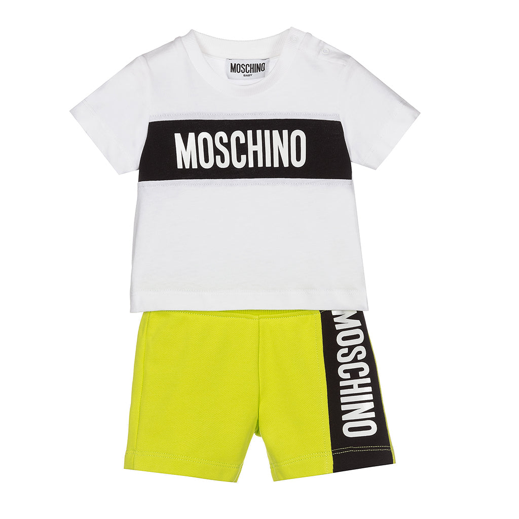 Moschino t 2024 shirt outfit